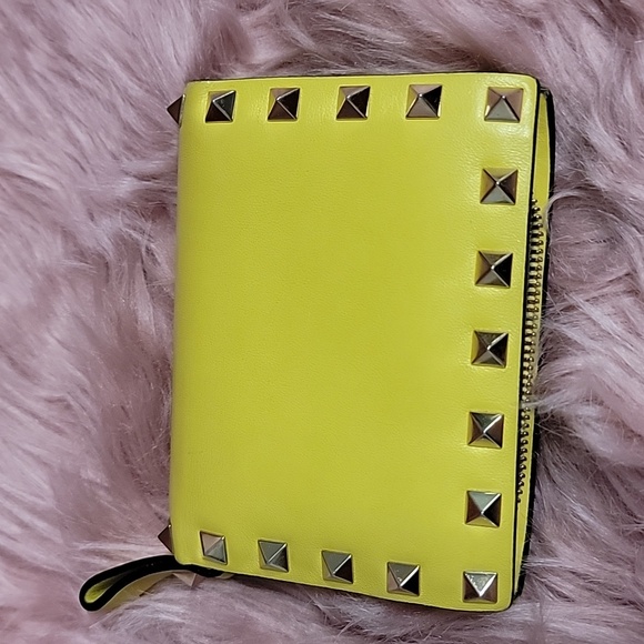 Authentic Valentino Garavani Rockstud Leather wallet - Preloved